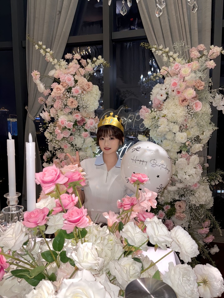 俱乐部世界杯-🎂杨瀚森女友晒照庆23岁生日👻网友从窗户剪影抓到小杨