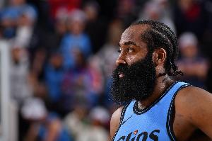 俱乐部世界杯-昨日伤到了大腿和脚踝！船记：哈登今天早上随队前往了纽约