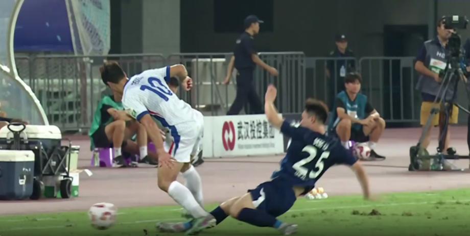 盘口分析-0-0！申花表现低迷，半场逃过“两劫”，横梁帮了大忙，险酿冲突