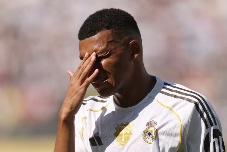 俱乐部世界杯-记者新书揭示姆巴佩离开巴黎内幕：球员曾为重返球队放弃部分收益