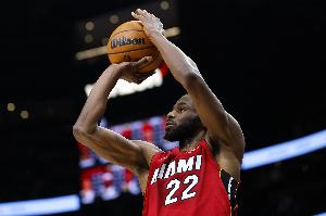 维金斯三月场均21.3分&amp;真实命中率61.5% 限制对手命中率37.8%