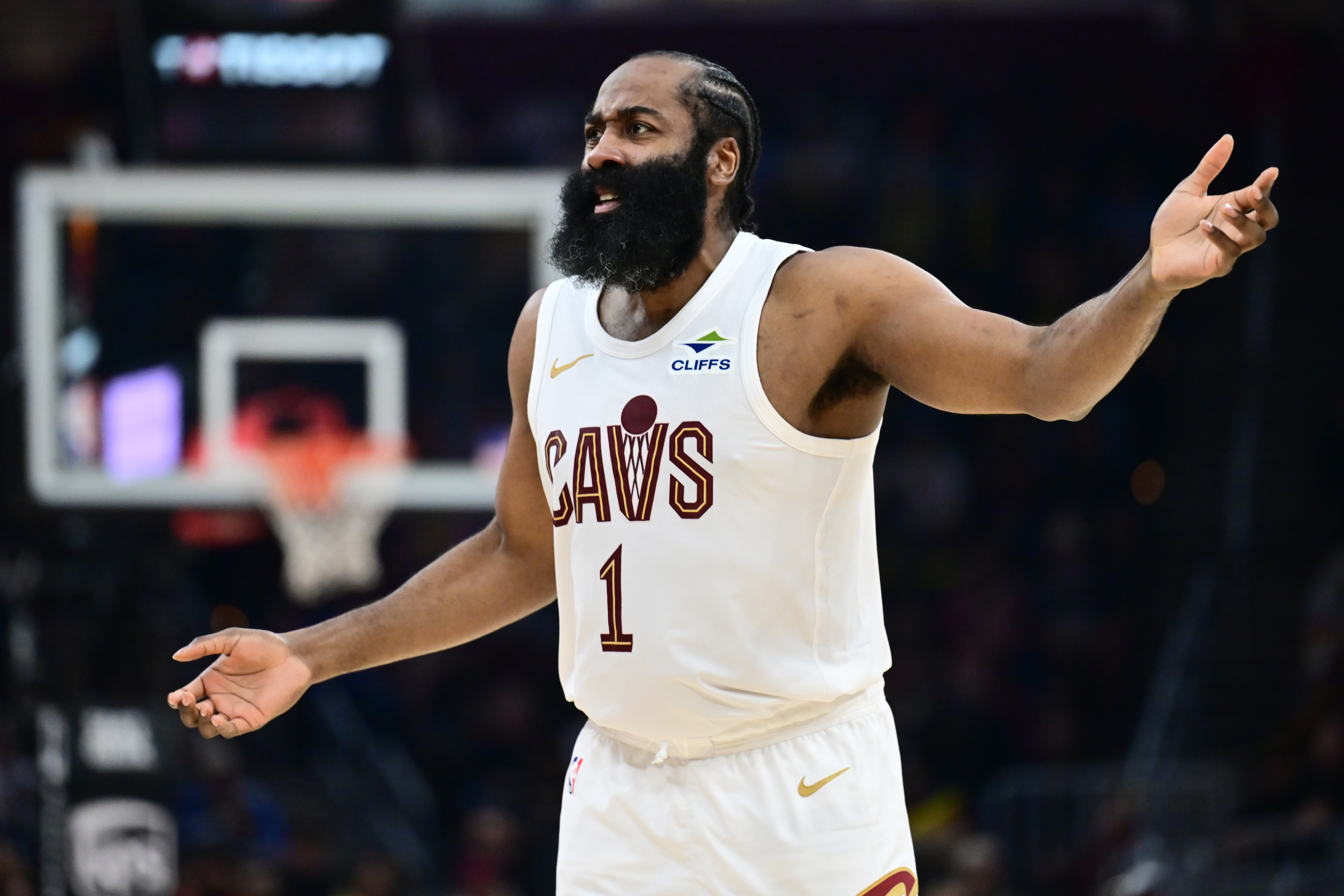 官方投注平台-哈登&amp;米切尔出战！ESPN明日胜率预测：骑士高达61.8% 魔术为38.2%